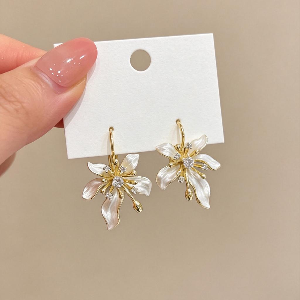 Female Fashion Niche Light Luxury Versatile Flower Earrings