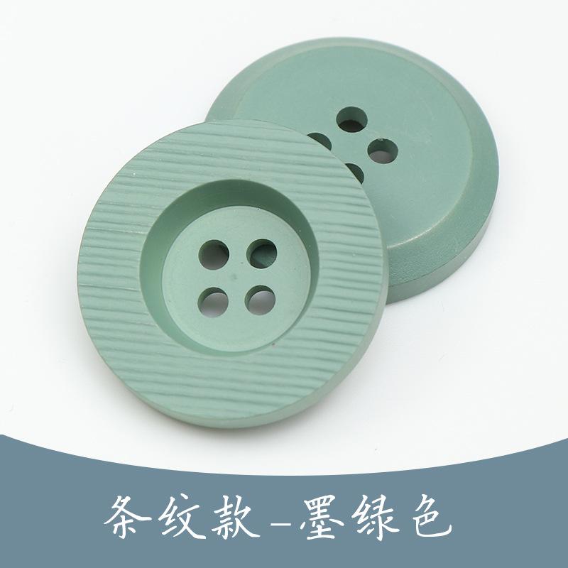 

Черный плащ с резиновыми пуговицами, имитация рога, цветные роговые пуговицы с четырьмя ушками, высококачественные шерстяные пальто с узором 28L = 18.0 MM * Round * Striped Dark Green