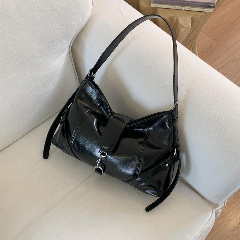 

2025 autumn new personalized trend locomotive style baguette foreign style large capacity single shoulder crossbody underarm bag woman чёрный