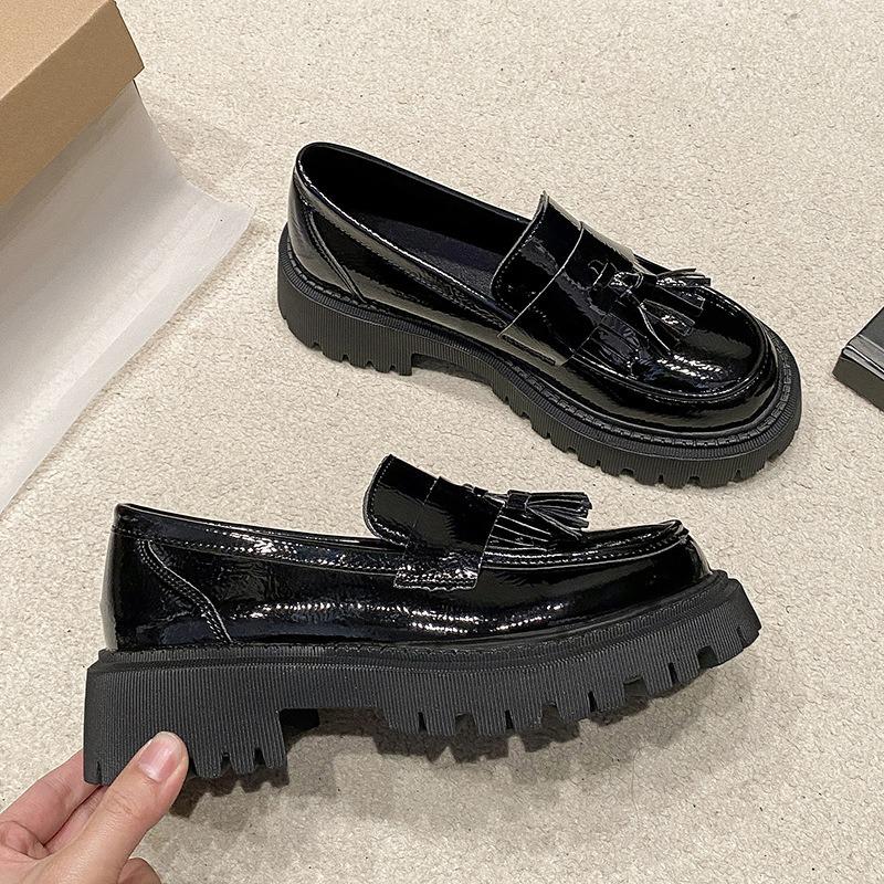 Black Small Leather Shoes Women's Spring and Autumn New Thick-soled One-pedal Patent Leather Large-size Loafers