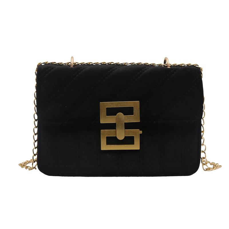 Versatile Trendy Handbag Featuring Chain Design And Lock Closure Ideal For Urban Style