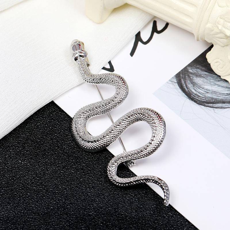 

Свет и Ночь Любовь Брошь Мужской Сяо И Производный Периферийный Змеевидный Воротник Рубашки Значок Аксессуары Женский Подарок серебряный