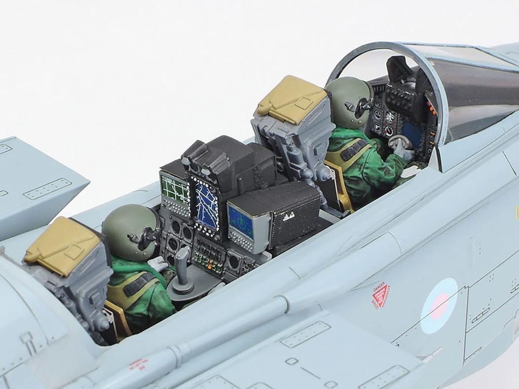 Tamiya Měřítko speciální projekt série Italeri pilot britské armády Tornado plastový model 25425 1/32 GR.4 (s postavou) 25425-000