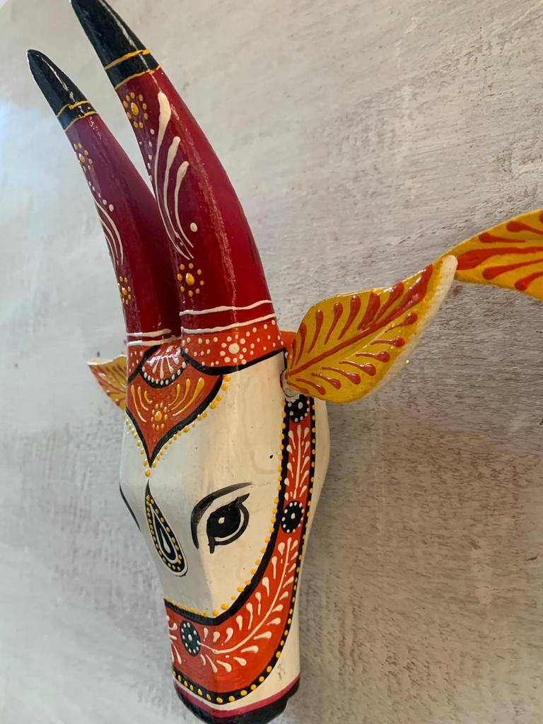 Hand-Painted Wooden Cow Wall Hanging Pair: Vintage Indian Folk Art
