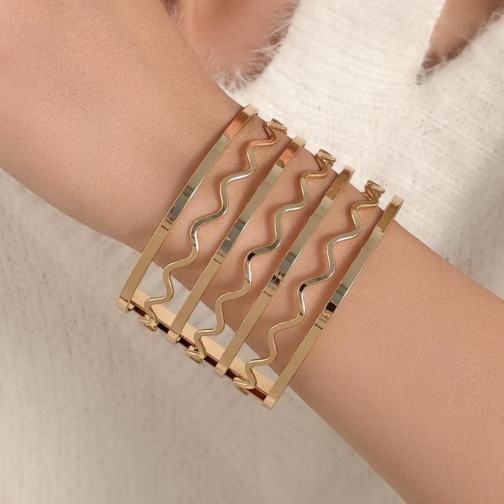 European & American High-End Gold Wire Multi-Layer Bracelet Necklace.