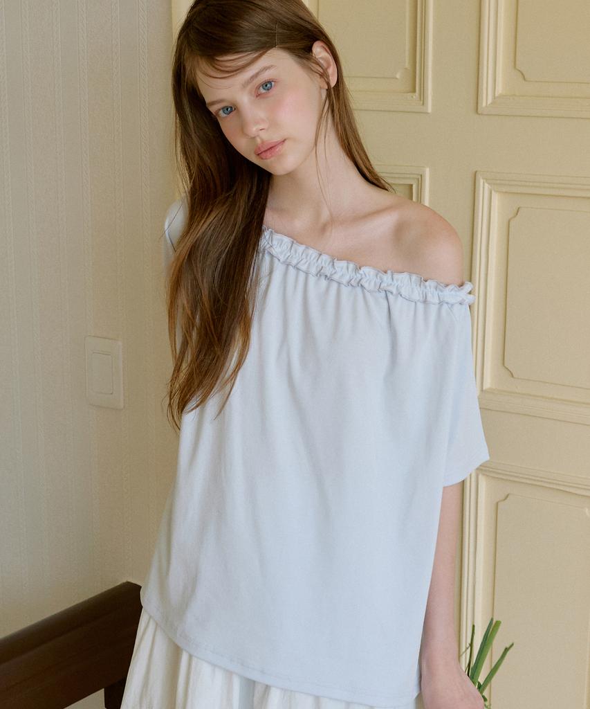 LETTER FROM MOON Sov Frill One-Shoulder Short-Sleeve T-Shirt (Sky Blue)