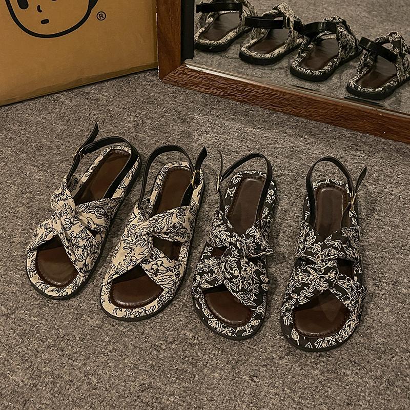 Летняя женская обувь на плоской подошве — фото 4