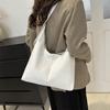 Retro commuting texture 2025 casual large capacity popular this year Korean version temperament underarm tote shoulder bag women's bag