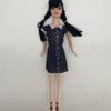 Poupée Mercredi Addams de la Famille Addams Articulée avec Parapluie et Tenues à Pois 5 et 11 Options d'Articulation