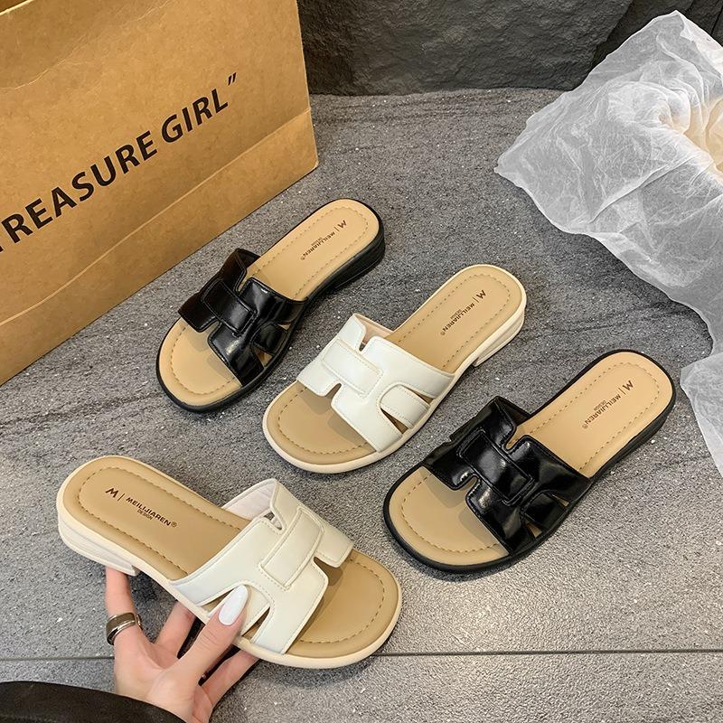 Flat-bottomed cool slippers for women's summer wear, new with skirt, soft-bottomed beach vacation, one-word drag