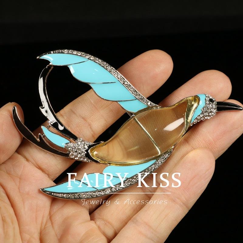 

Легкая роскошь, модная и элегантная брошь, изысканный дизайн с эмалью, инкрустированной прозрачными бриллиантами, ощущение украшения для груди в виде птицы