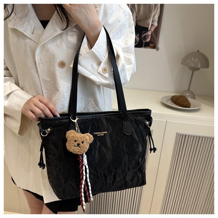 Versatile High-Capacity Crossbody Tote with Trendy Textured Finish