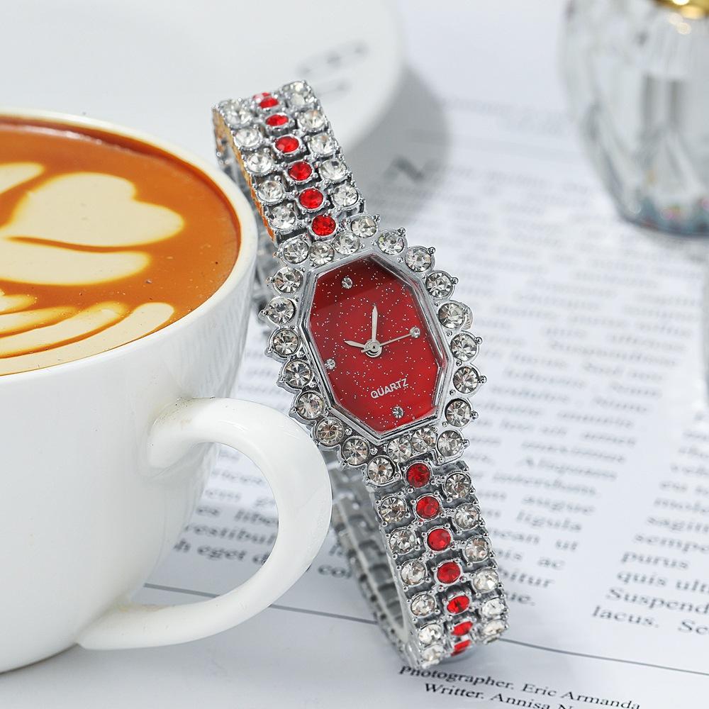 New Style Steel Band Bracelet Simple Casual Jewelry Ladies Watch Personality Oval Diamond Alloy Watch Ladies