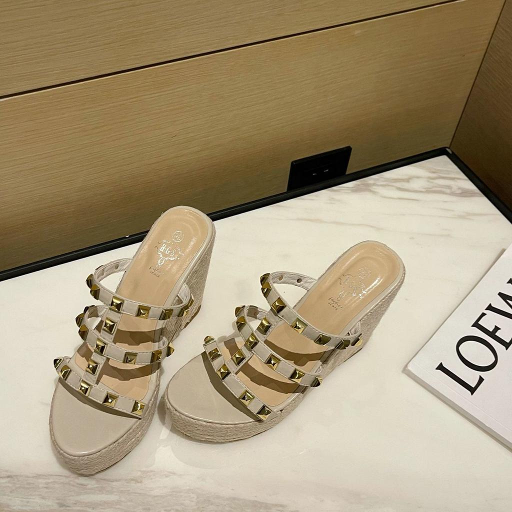 New Summer 2025 One-Shoulder Riveted High-Heeled Woven Straw Woven Wedge Heel Thick-Soled Open-Toe Flip-Flops For Women