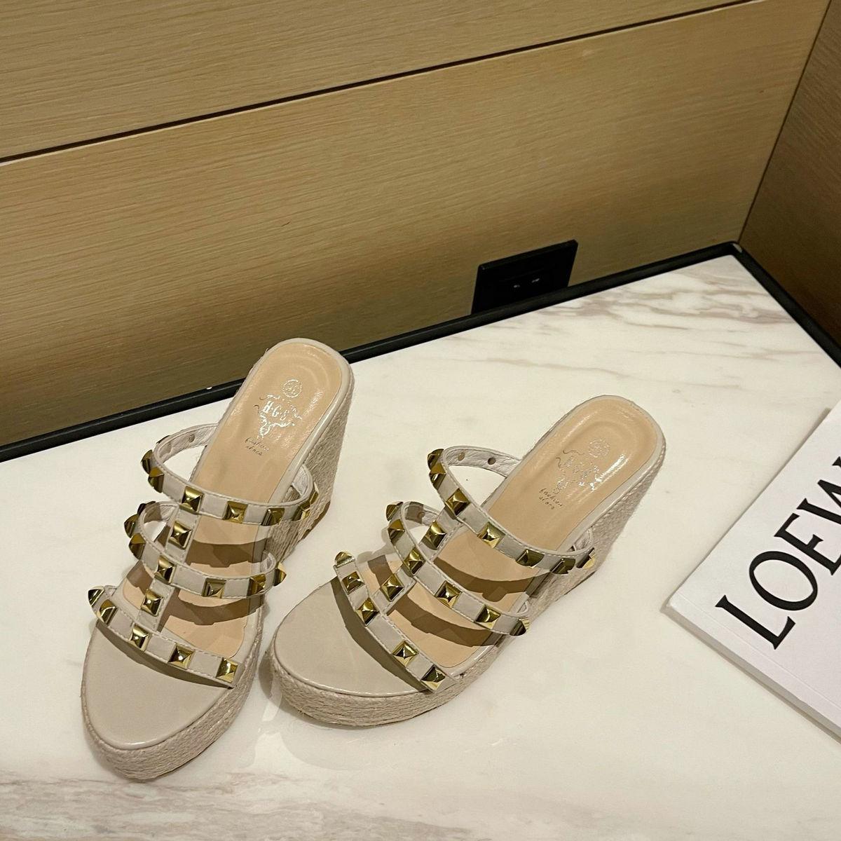 

New Summer 2025 One-Shoulder Riveted High-Heeled Woven Straw Woven Wedge Heel Thick-Soled Open-Toe Flip-Flops For Women 34