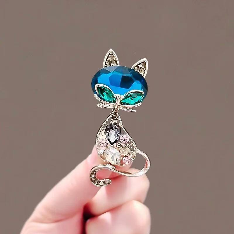 Adorable Rhinestone Fox Brooch - Fashionable Cartoon Animal Sweater Pin