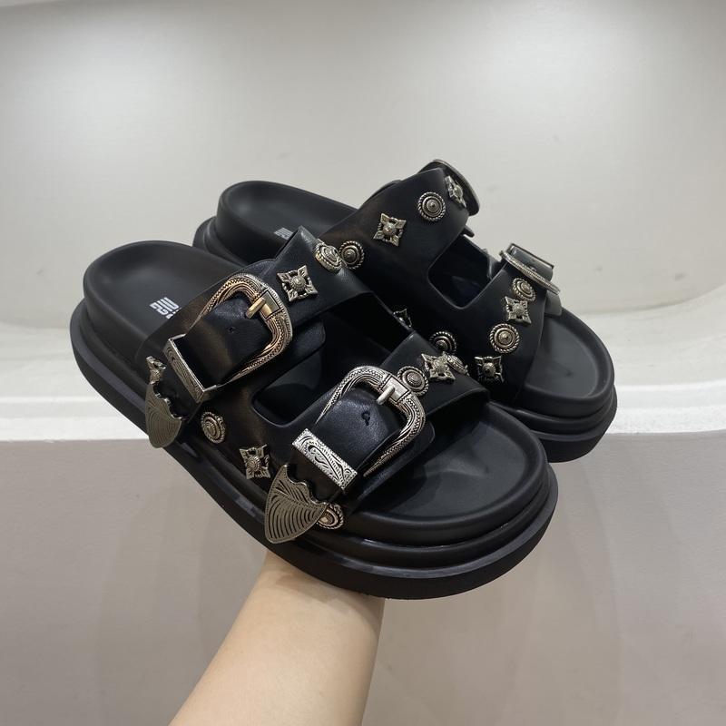 

Лето 2025 Новые Металлическая Пряжка Клепки Толстая Подошва для Улицы Шлепанцы с Открытым Носком для Женщин 40 чёрный