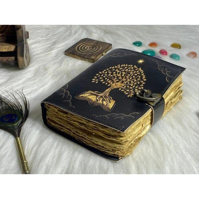 

Винтажный кожаный журнал-гримуар с принтом мистического дерева ручной работы 7 x 5 in