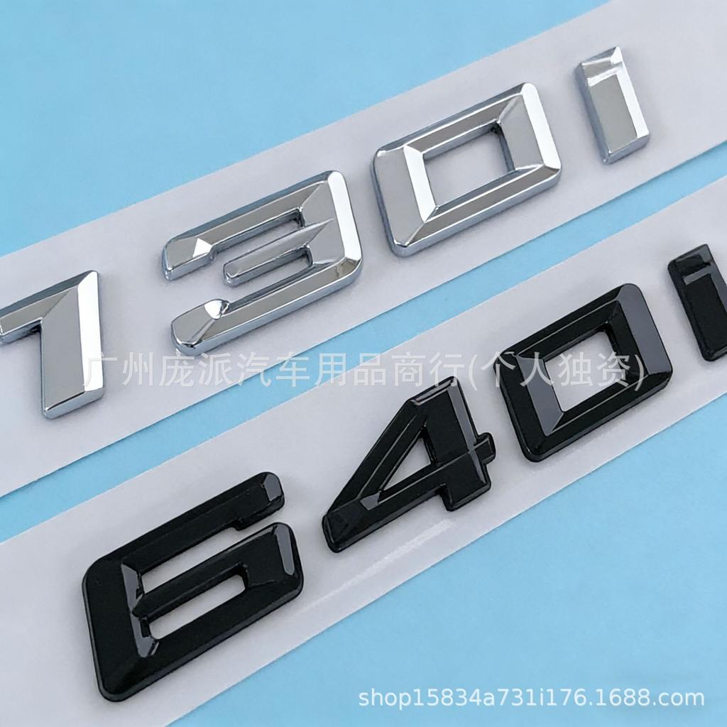 Compatibel met BMW 3-, 4-, 5-serie, 325i, 528i, 230i en 430i modellen van 2020-2023 met aangepaste achteremblemen en uitlaatpijpen.