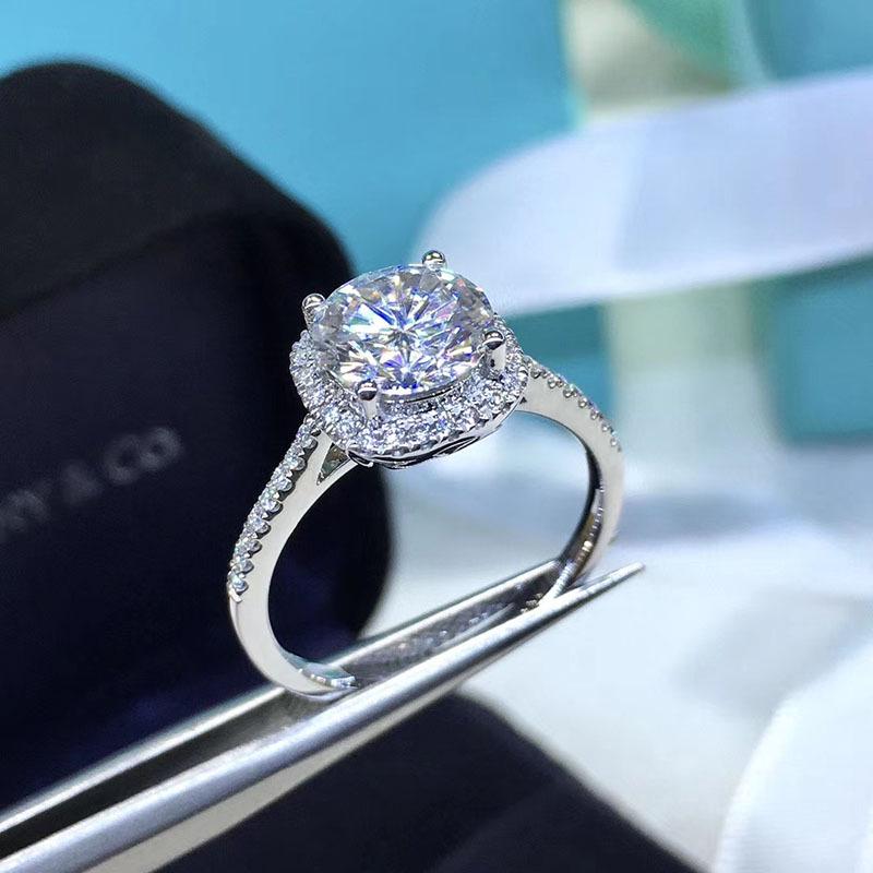 Certified Authentic Four-Claw Moissanite Ring with Appraisal Support 0.5 Carat Moissanite