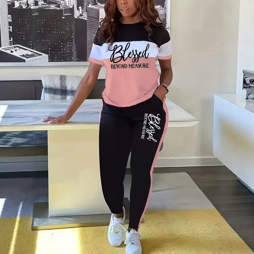 Large size women's two-piece set, 1D printing casual contrasting color round neck short-sleeved top and pants set, pants pocket.