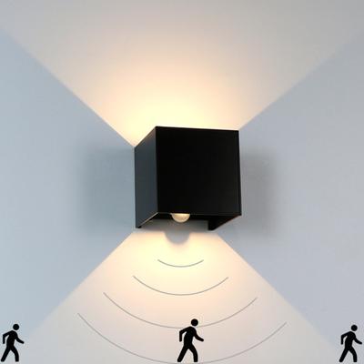 Lámpara de pared Led con Sensor de movimiento del cuerpo, lámpara de iluminación con ángulo de haz ajustable, cuadrada, arriba y abajo, luz impermeable