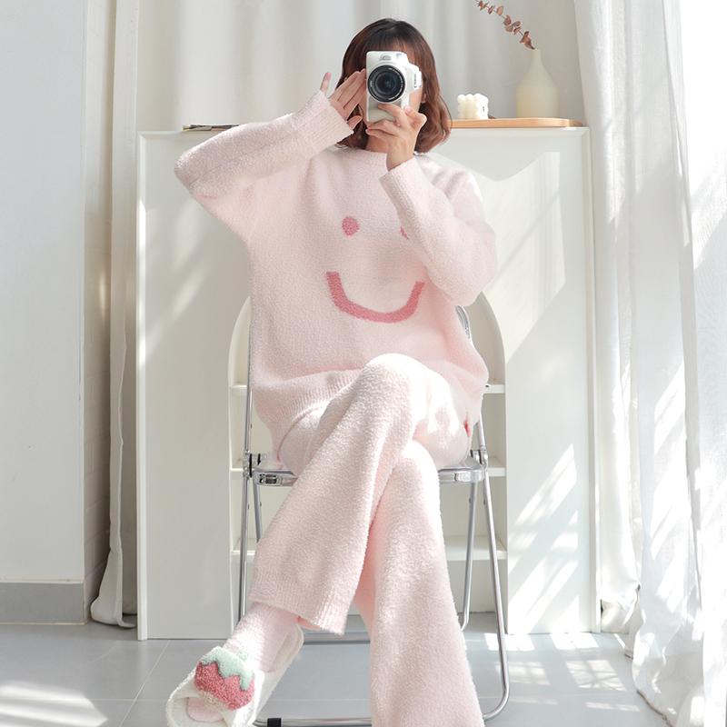 Half Velvet Thickened Pajamas for Women New Coral Velvet Sweet Smiling Face Can Be Worn Outside Home Suit