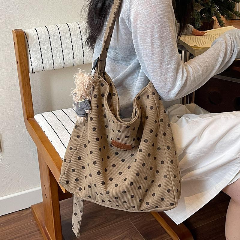 Large-capacity Dotted Bag Fashionable Shoulder Bag for College Students' Use As A Schoolbag or Shopping Bag