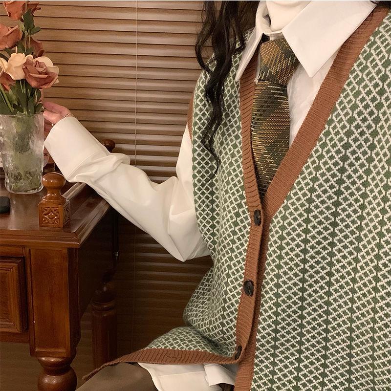 Women's Japanese-Style Green Plaid Sleeveless Cardigan: Retro Spring/Autumn Casual Vest