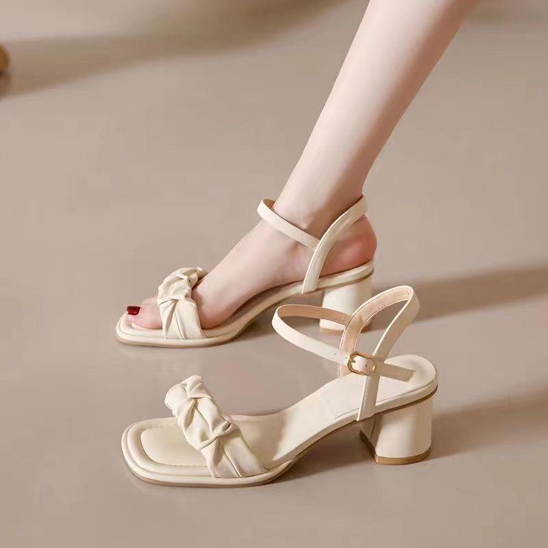 

One word with sandals female summer temperament fairy style thick heel French high heels soft sole 40 жовтий