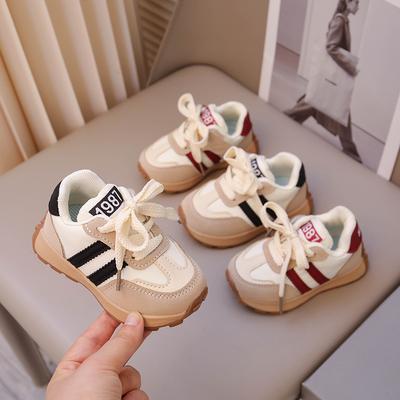 Baskets pour enfants à bout renforcé rayées tendance garçons filles mode chaussures décontractées 2025 printemps automne nouvelles chaussures de course pour enfants antidérapantes