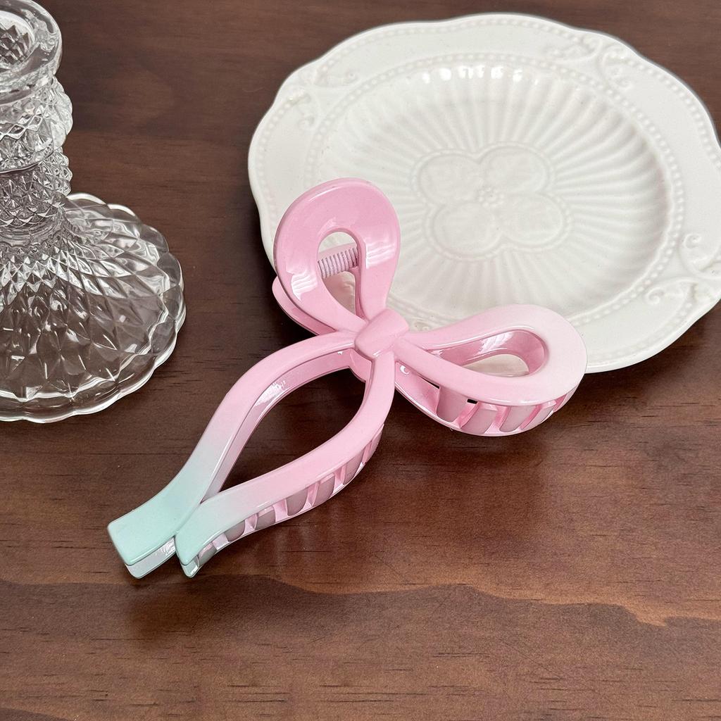 Fashionable Hair Claw Clips In Stunning Gradient Colors For Elegant Summer Looks