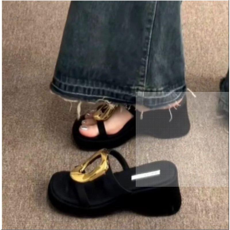 Black thick-bottomed cool slippers women's summer new niche fashion simple metal one-word beach slippers