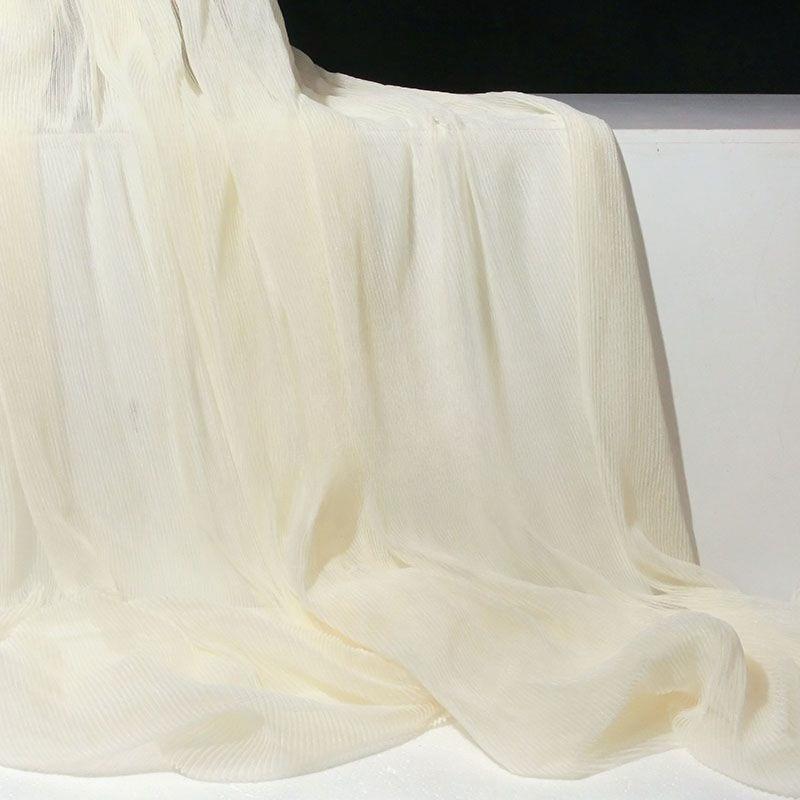 The wrinkled process pale yellow mesh fabric can be applied to wedding dresses formal gowns and designer clothing fabrics 1.5M&1M светло-желтого