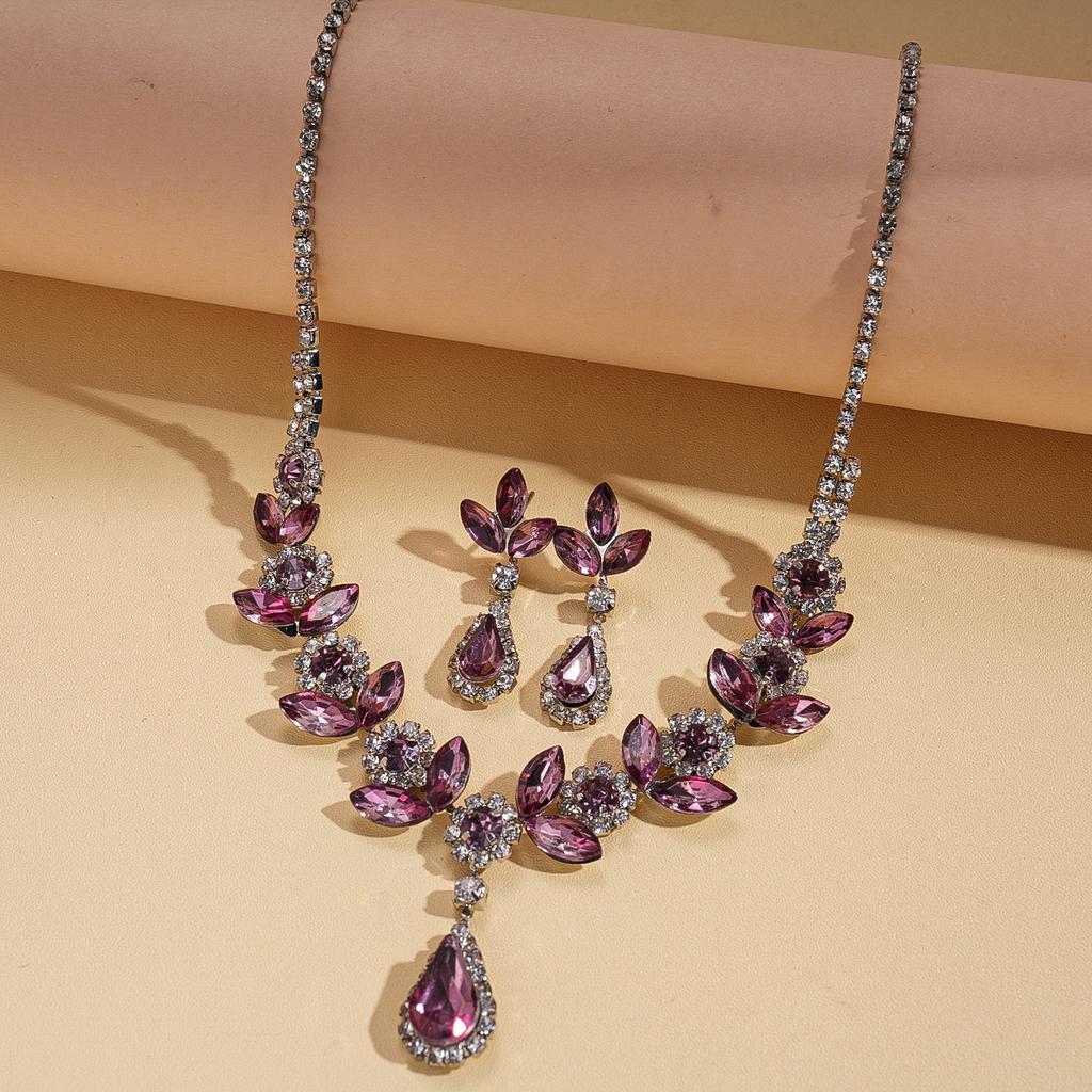Two-piece set of diamond-encrusted flowers, leaves, water drop stud earrings, necklace, court style light luxury necklace