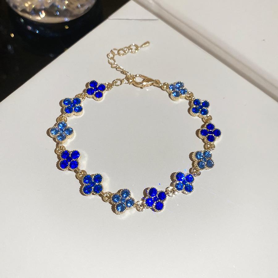 Rhinestone Clover Flower Bracelet: Elegant Retro Design with a Light, Luxurious Touch