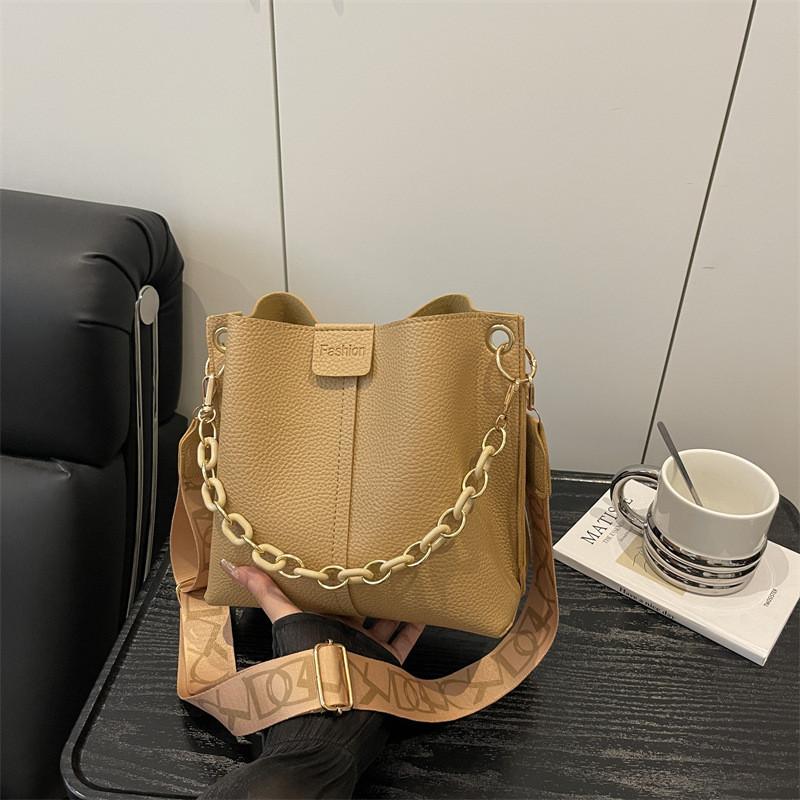 Pu Leather Small Bucket Bag For Women With Chain Details For Daily Use