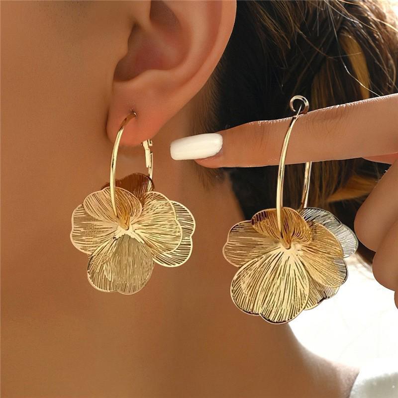 Silver Rhinestone Fishtail Tassel Earrings: Exaggerated Flower Design for a Stylish Look.