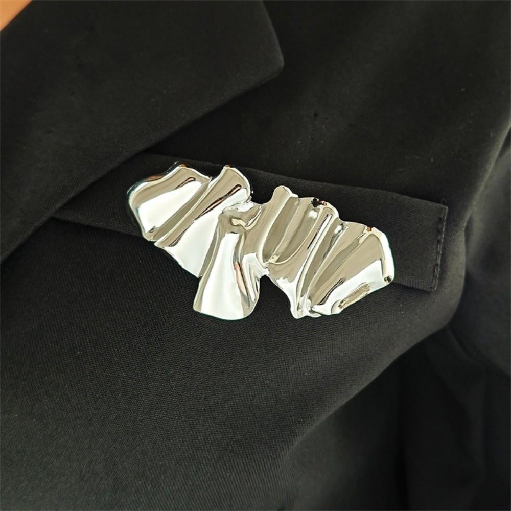New Abstract Irregular Brooches Metal Gold Plated Geometric Brooches Silver Color Waterproof Lapel Pins Clothes Decoration