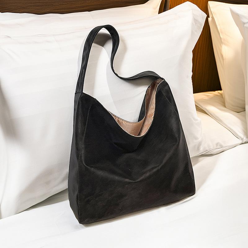 

Tote bag autumn and winter new Korean version lazy fashion shoulder bag women s niche casual large-capacity commuter style tote bag чёрный