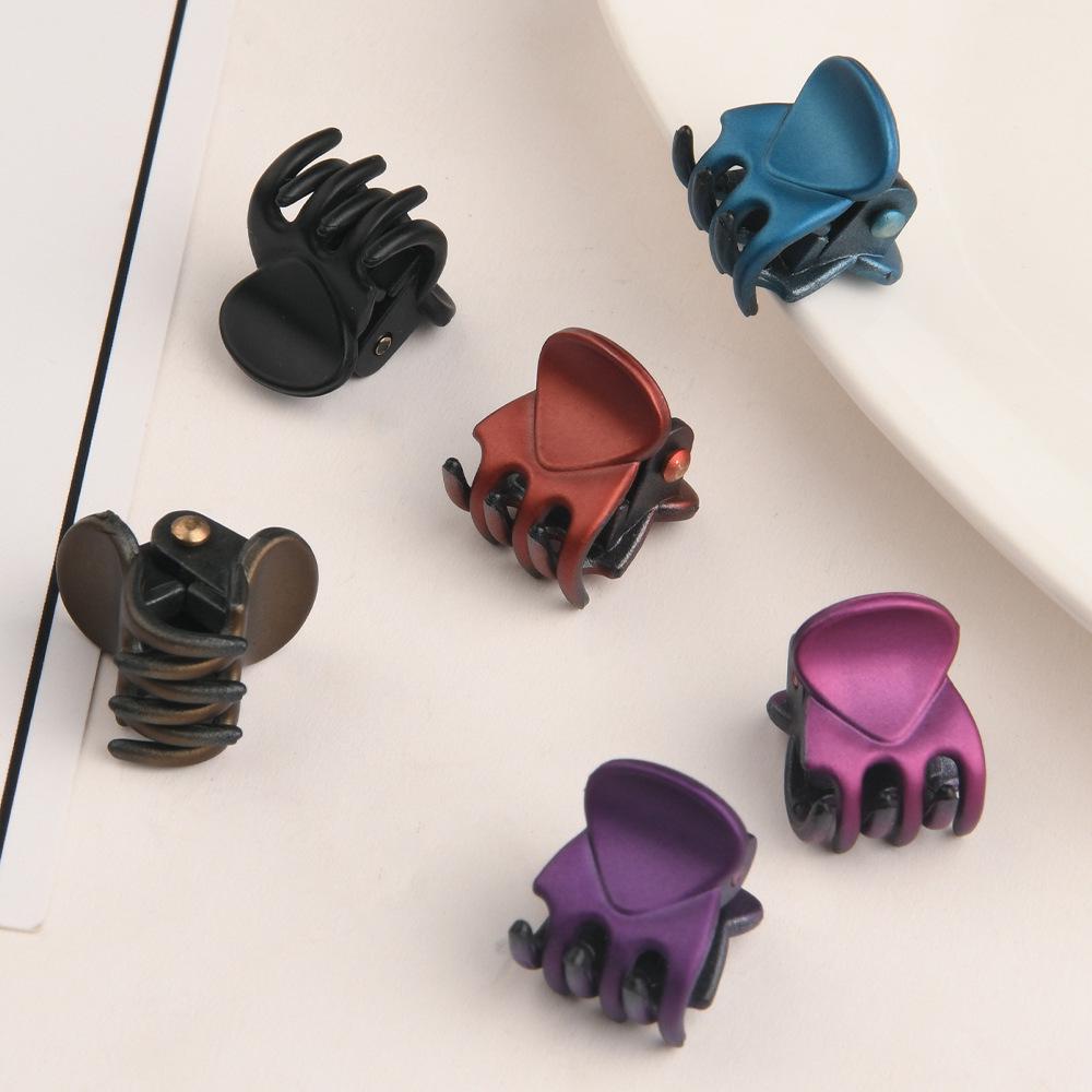 

1.5cm Black Mini Claw Clip: Versatile DIY Hair Accessory for Fine Hair