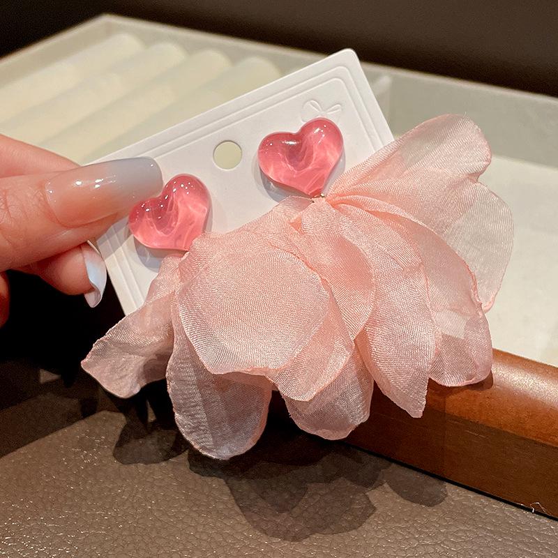 

Silver Needle Heart Tassel Earrings: Sweet Fairy Style, High-End, Versatile, Fashionable Women’s Studs.