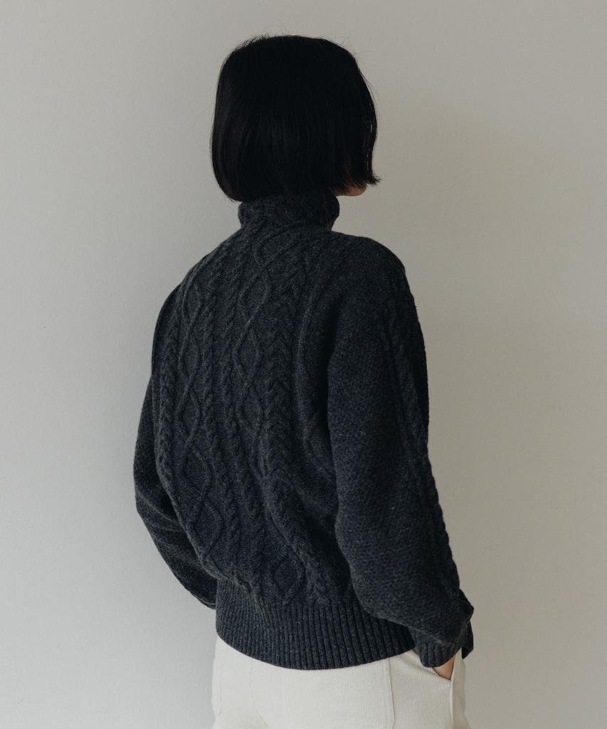 Beullaengkeulumumeon Cable Turtleneck Knit_Charcoal