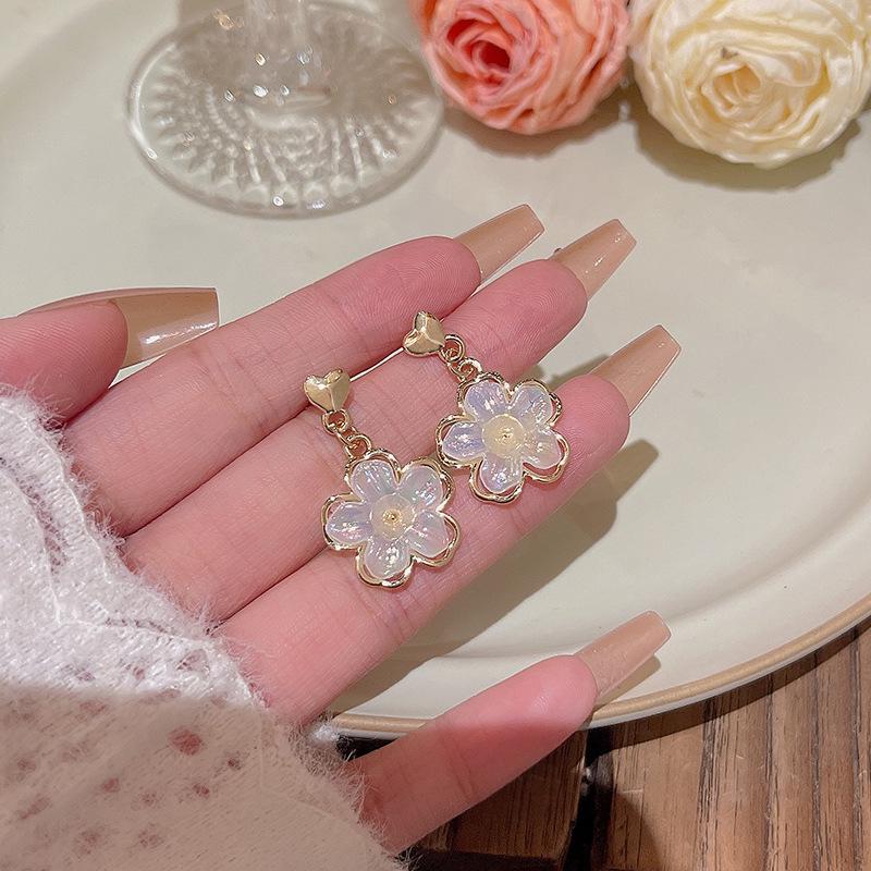 S925 Silver Needle Korean Floral Earrings: Versatile Pearl Design with Trendy Forest-Inspired Style