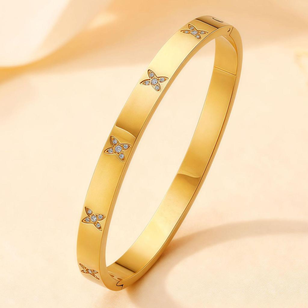 Four-Leaf Clover Titanium Steel Bracelet - Colorfast & Versatile Jewelry