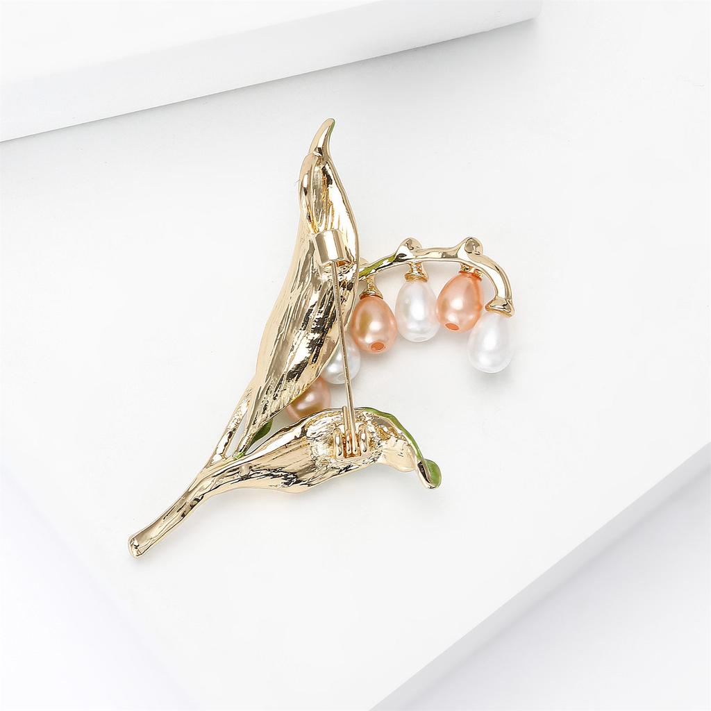 Graceful Pearls Decorated Flower Brooch Lightweight Pin Clothing Accessories For Office Party Or Daily Attire