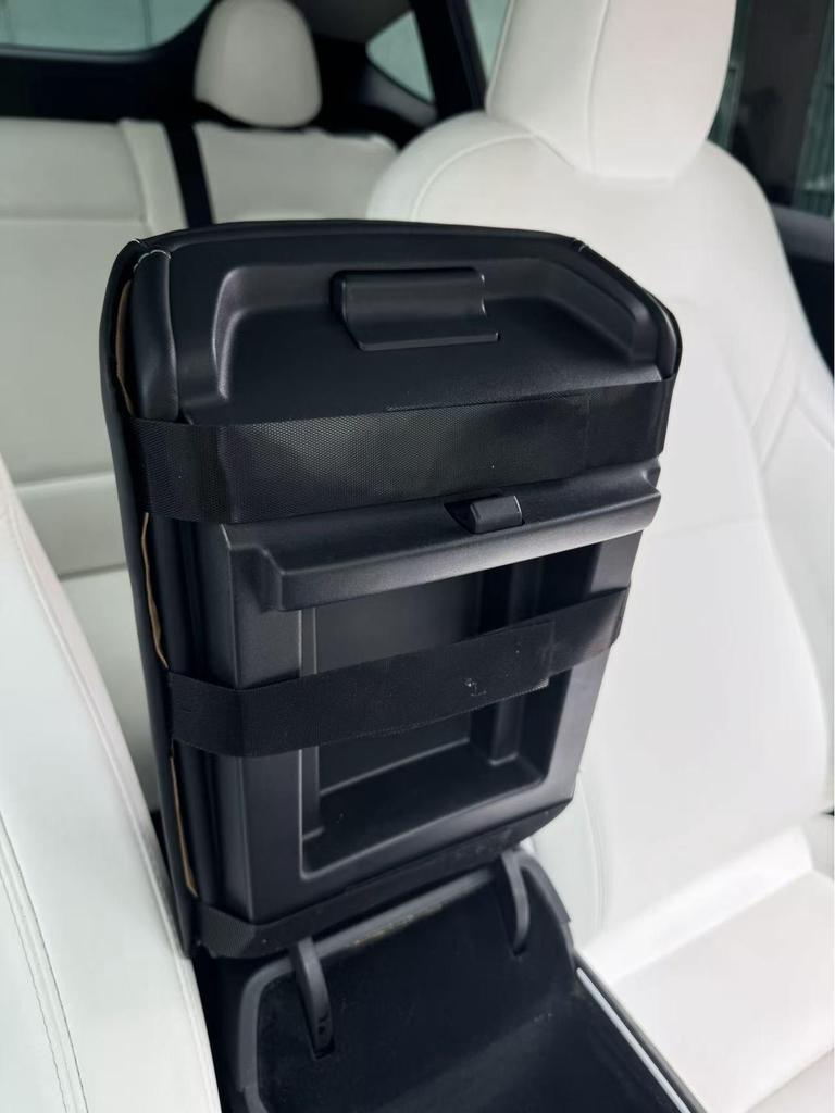 Tesla Model Y/3 Armrest Cover: Scratch-Resistant Original Leather Protective Cover.