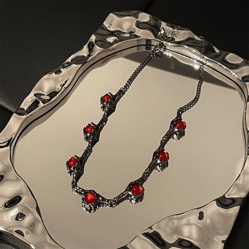 Hiphop Crimson Moon Crystal Pendant Necklace for Men Chokers Black Beaded Red Crystal Tassel Double Layered Neck Chain Zircon