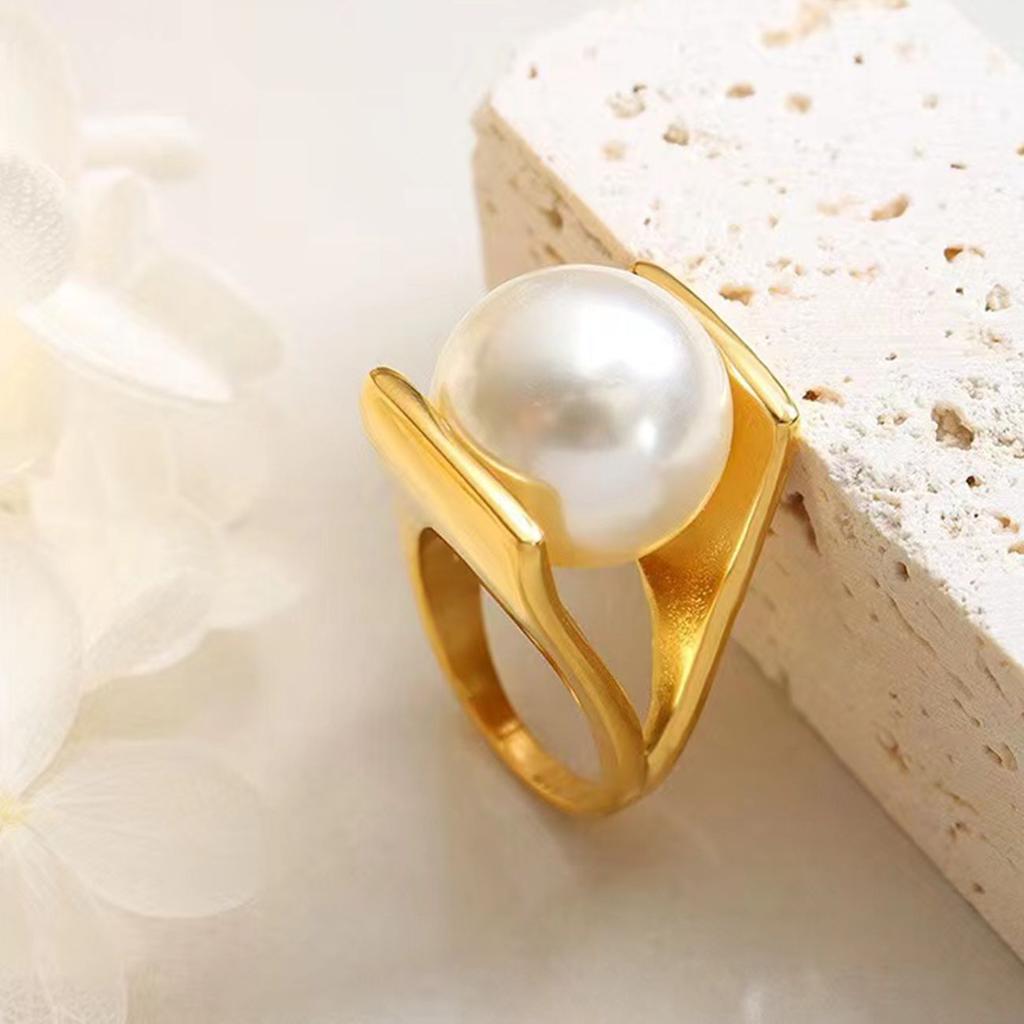A Women's Y-Shaped French-Style Imitation Pearl Ring, a Stylish and Elegant Piece of Jewelry Suitable for Vacation and Everyday Wear