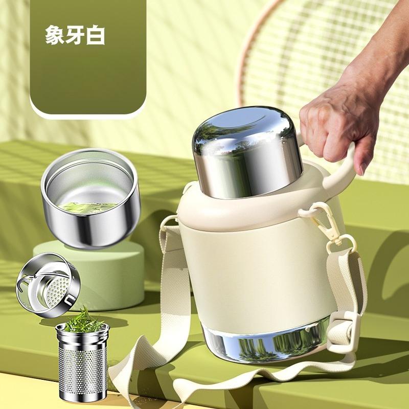 New model stainless steel outdoor sports portable insulated cup - Large capacity cold and hot water bottle